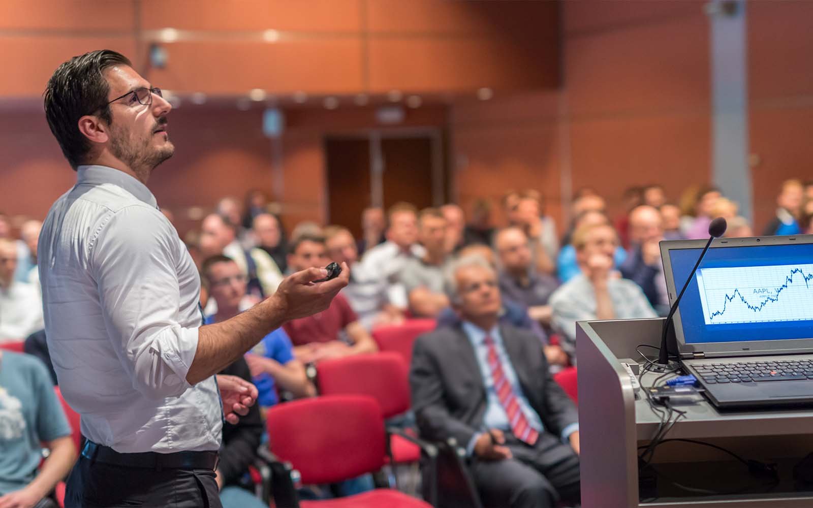 HR leader giving a presentation